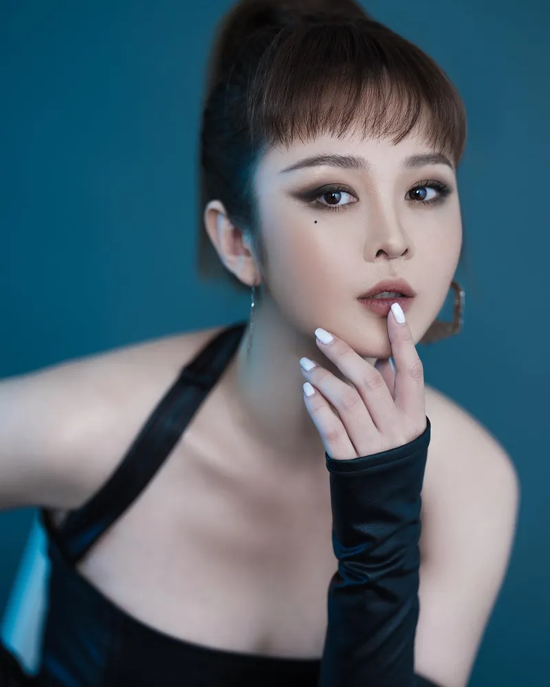 Ribi Sachi táo bạo