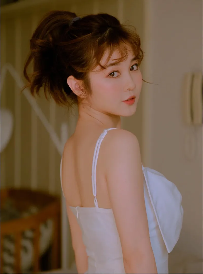 Ribi Sachi sexy body trắng mơn mởn